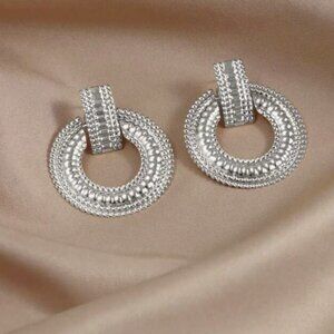 Round shaped Fashionable silver Earrings for women